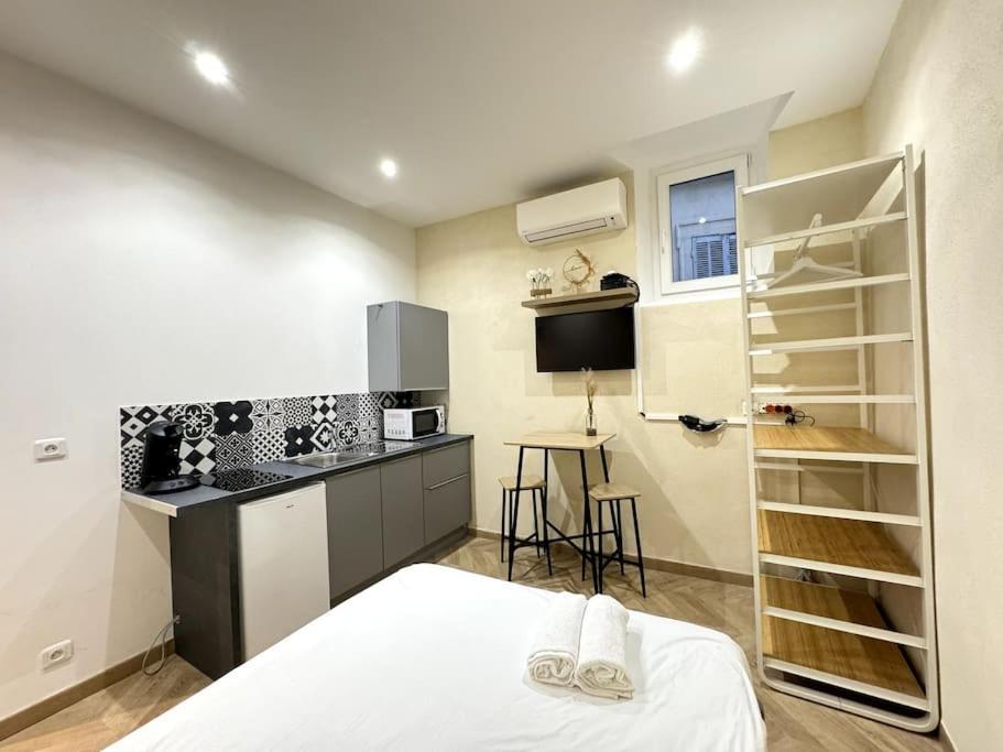 Au Coeur Du Vieux Port Avec Clim Apartment *